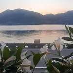 Sul Con Pontile Privato A - Unique And Exclusive